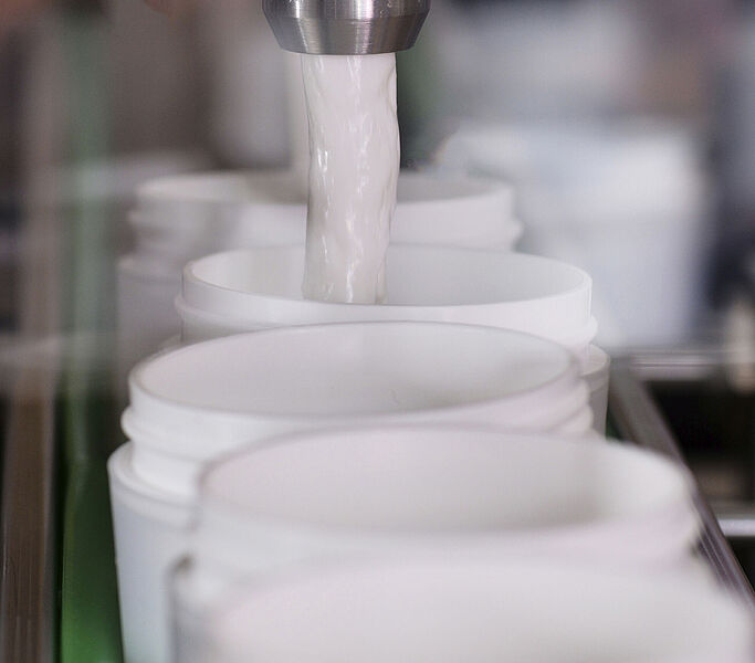 Microbiological testing of cosmetics through laboratory analysis
